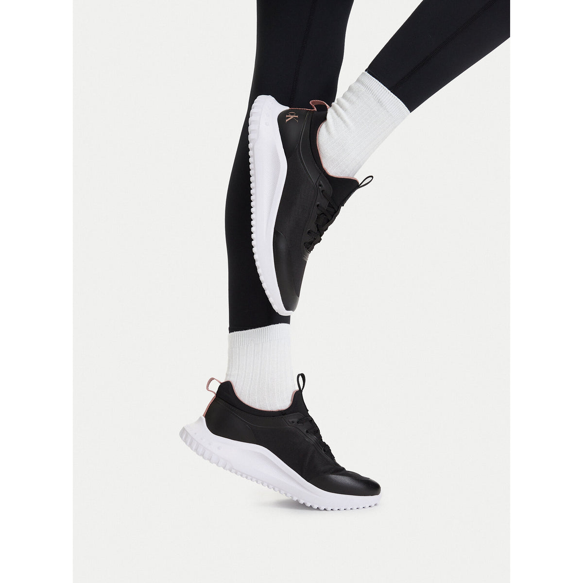 Calvin Klein Jeans Сникърси Eva Runner Laceup Sock Mat Mix YW0YW02064 Черен