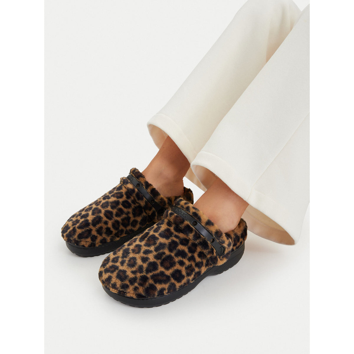 Crocs Пантофи Classic Unfurgettable Animal Clog 212002 Кафяв