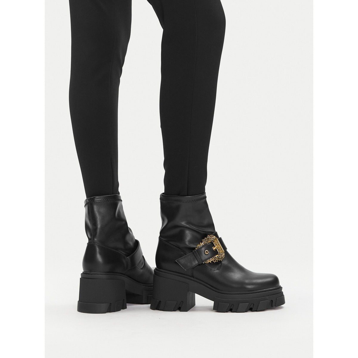 Versace Jeans Couture Боти 79VA3S80 Черен
