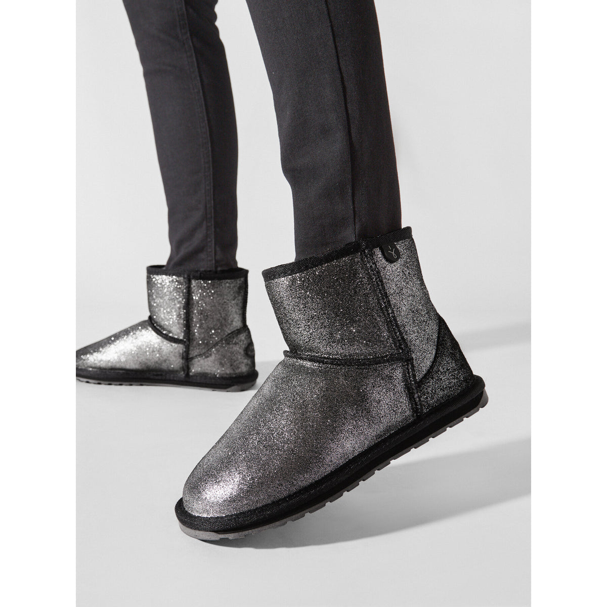 EMU Australia Апрески Wallaby Mini Metallic Teens T12358 Черен