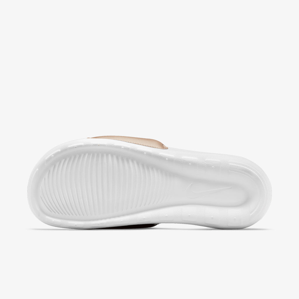 Nike VICTORI ONE
