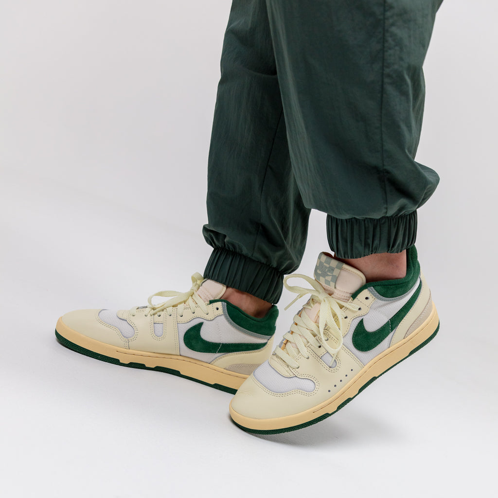 NIKE Спортни обувки Attack