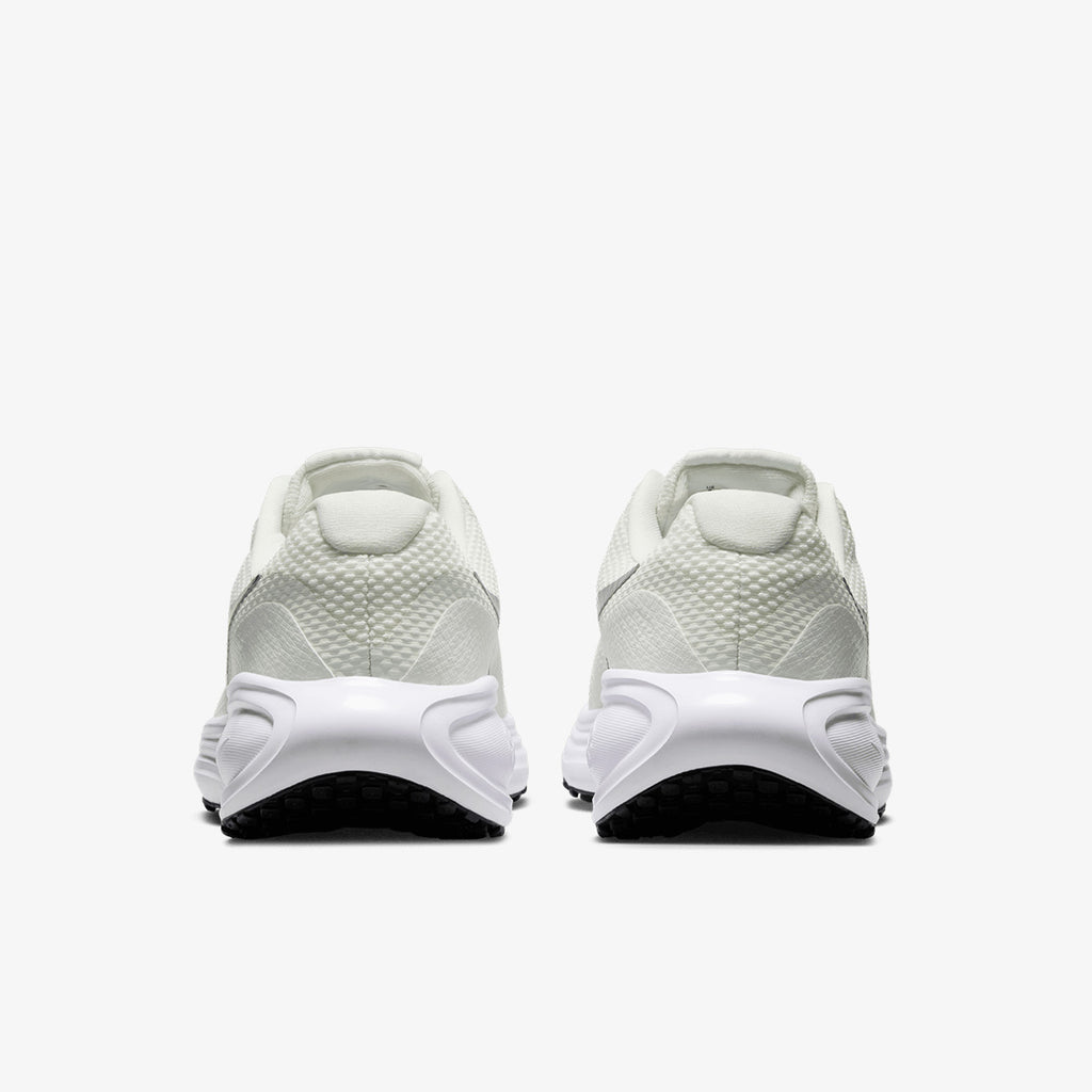 Nike Revolution 8
