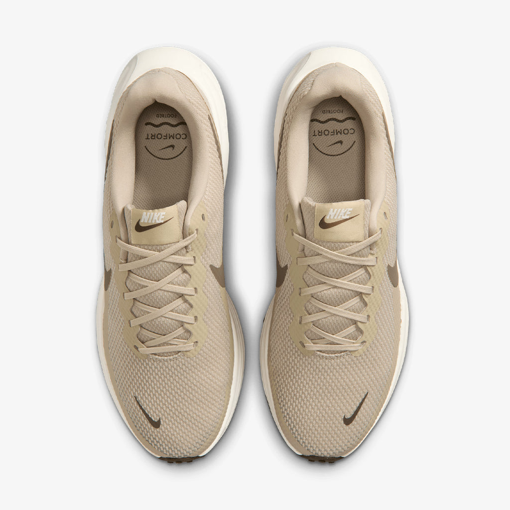 Nike Revolution 8