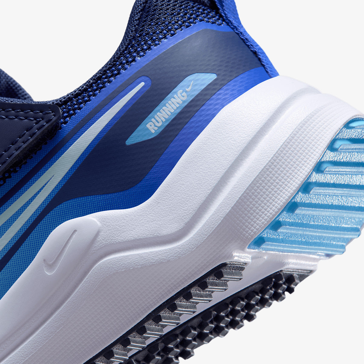 Nike Cosmic Runner